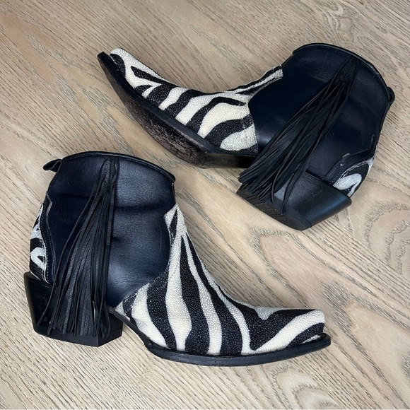 Corral Women's Stingray Zebra Print Fringe Bootie Snipped Toe Western Size 8.5 - Picture 7 of 10